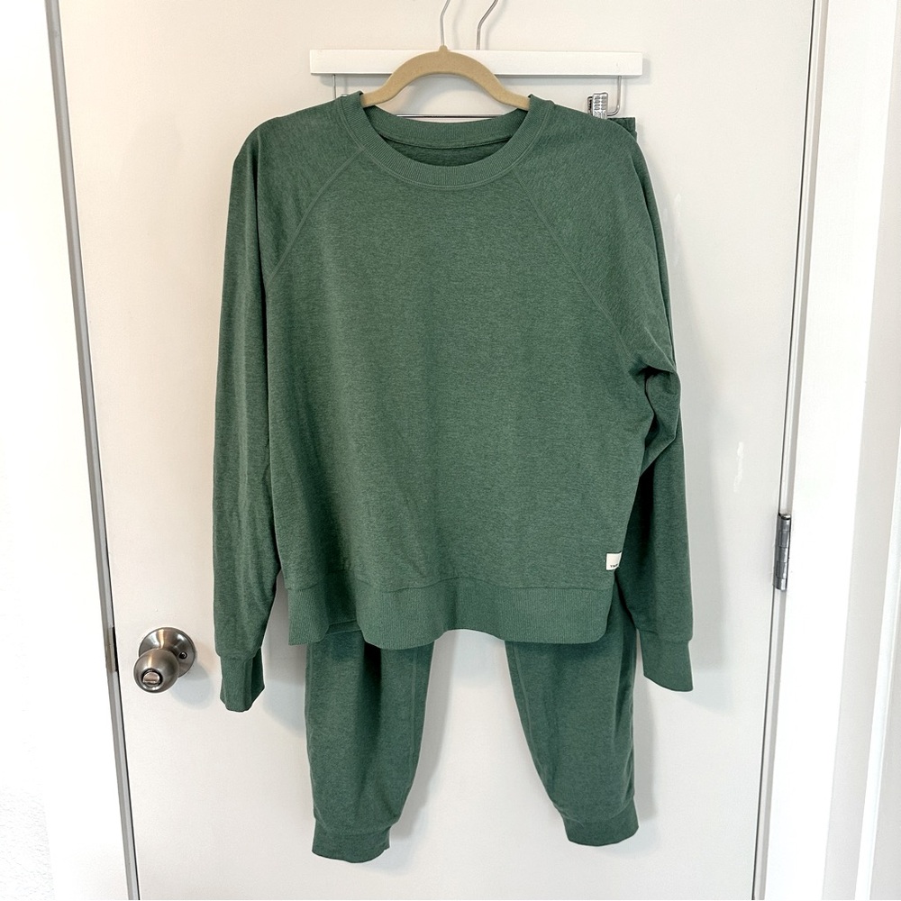Vuori Halo Essential Crew | Women’s M | Green Heather | Long-Sleeve